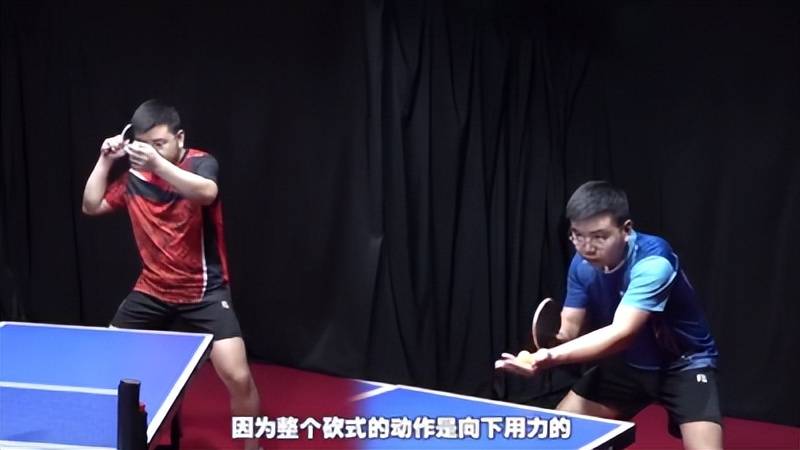 《全民学乒乓发球篇》第45集:反手下蹲侧旋发球技术动作