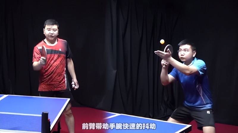 《全民学乒乓发球篇》第45集:反手下蹲侧旋发球技术动作